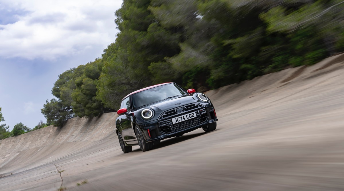 MINI John Cooper Works 3dr Drive Review : Fire Cracker - THE EDGE SINGAPORE