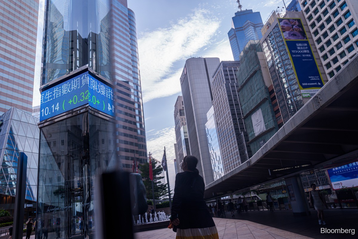China traders rush for exit after cross-border flow crackdown