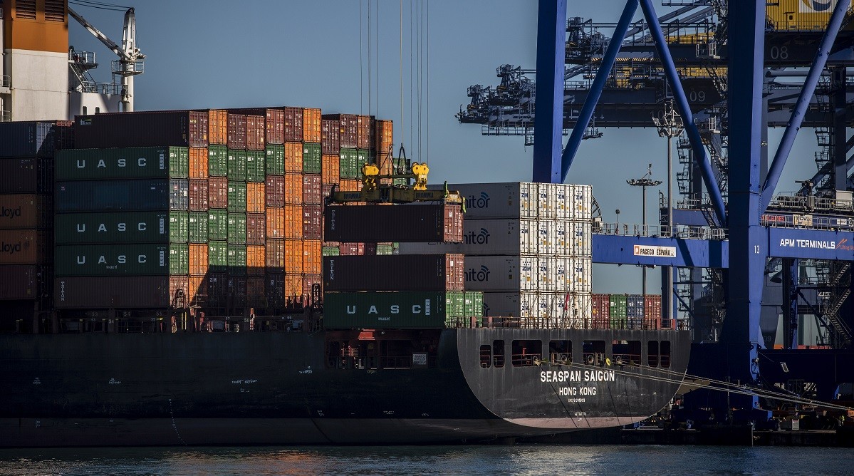 DBS maintains 'buy' on Yangzijiang after plans to take 10% stake in 'landlord of the ocean'