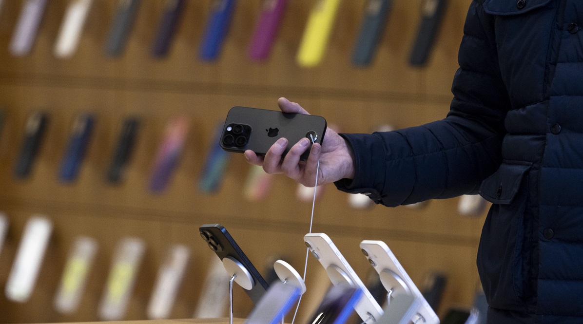 Trump: 'I had a little problem with Tim Cook yesterday' - THE EDGE SINGAPORE