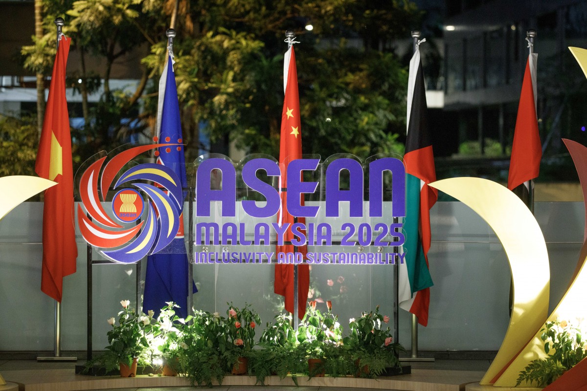 Asean between America and China