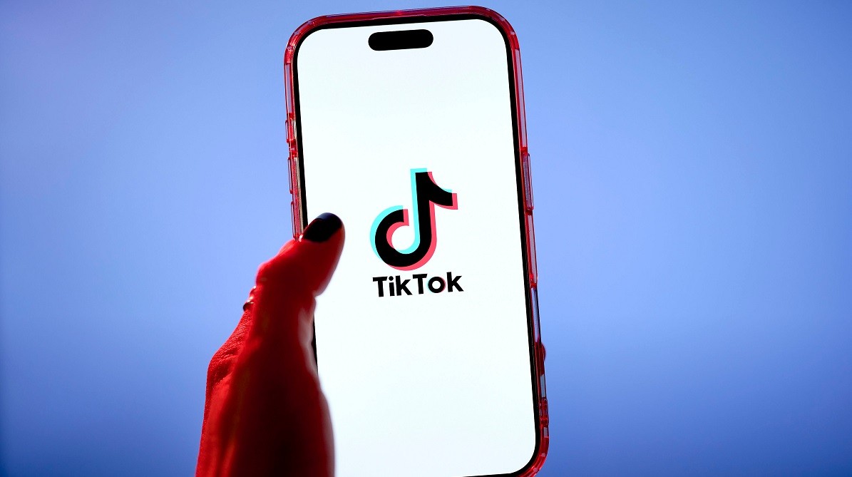 Trump signs TikTok order with US app valued at US$14 billion - THE EDGE SINGAPORE