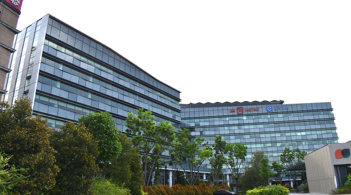 Metro Holding's key investment properties Singapore, the UK and Australia have continued to stay resilient, says group CEO Yip Hoong Mun - THE EDGE SINGAPORE