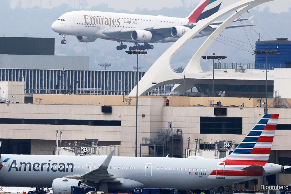 Emirates to put Starlink on aircraft in major win for SpaceX - THE EDGE SINGAPORE