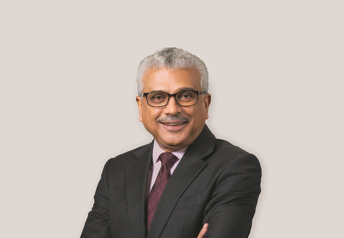 The rich are flocking to Singapore; bankers stick with Hong Kong