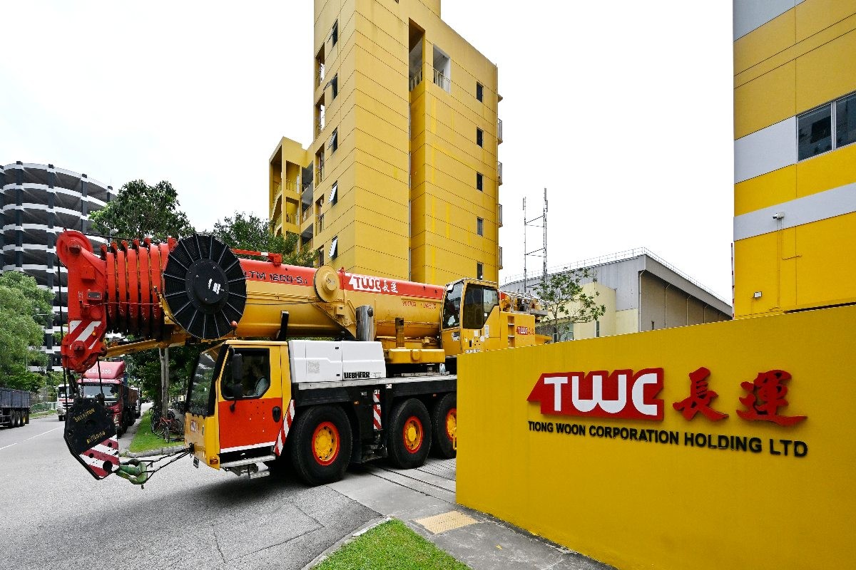 Tower crane at Tiong Woon