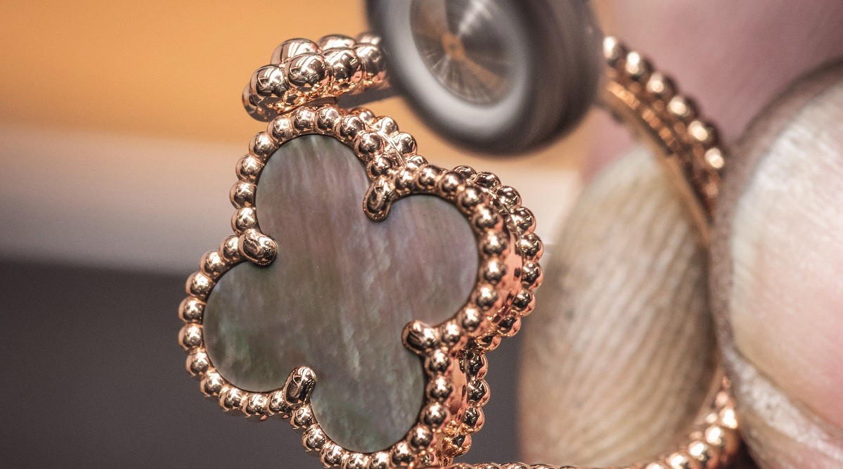 Van Cleef & Arpels’ most recognised motif gets a contemporary revamp in the maison’s latest release - THE EDGE SINGAPORE