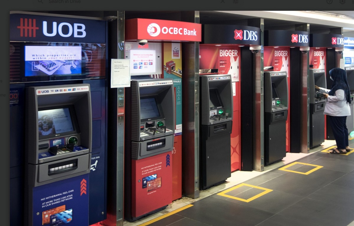 Investors wonder if Singapore banks are overvalued 