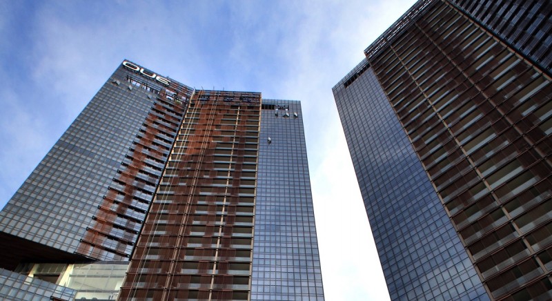 OUE pays HK$146.4 million to increase stake in HK-listed associate  - THE EDGE SINGAPORE