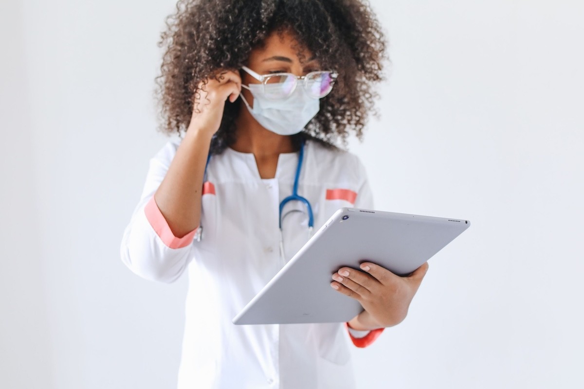 SingHealth taps on iPhones and iPads to cut time spent recording patient recovery