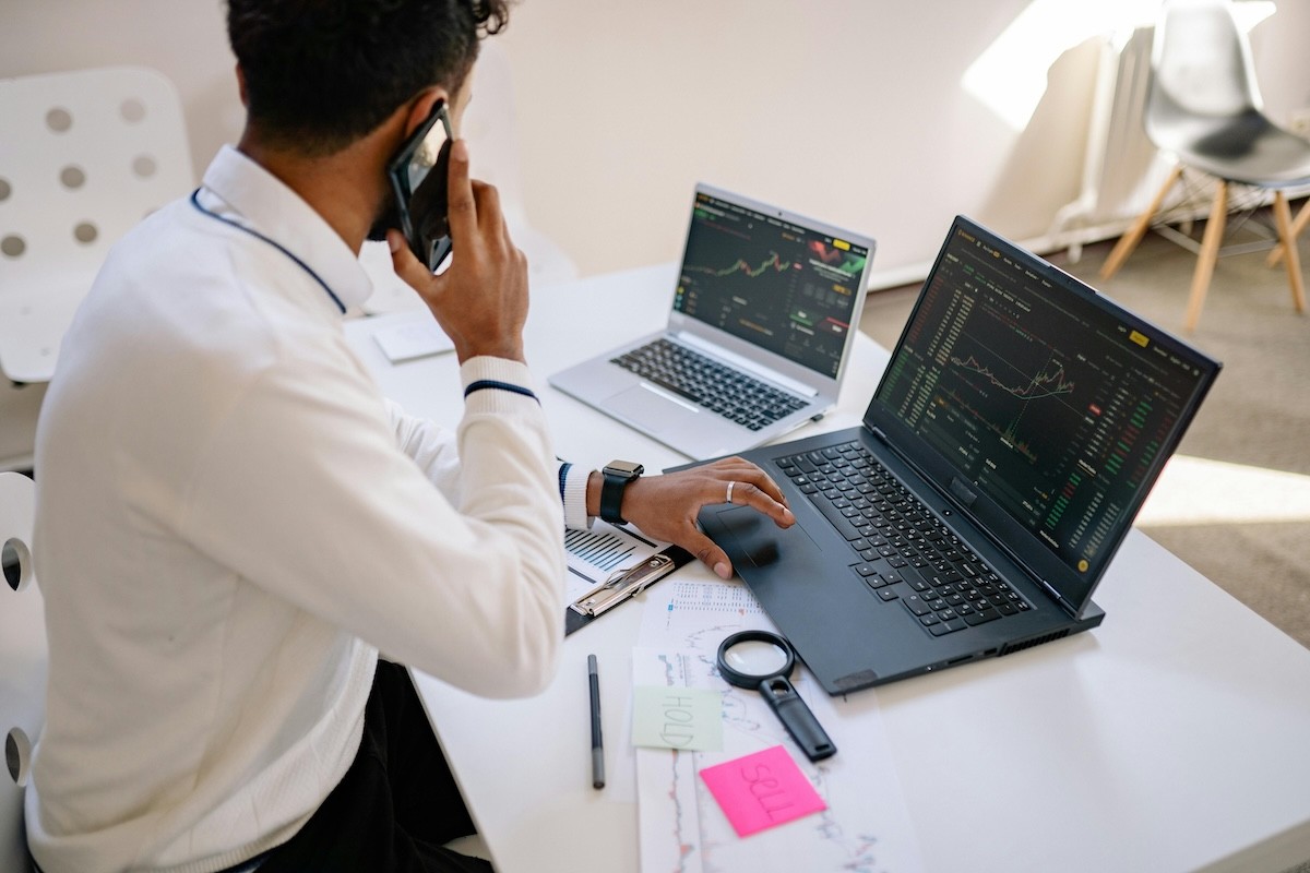 Why volatile markets are bringing humans back into trading