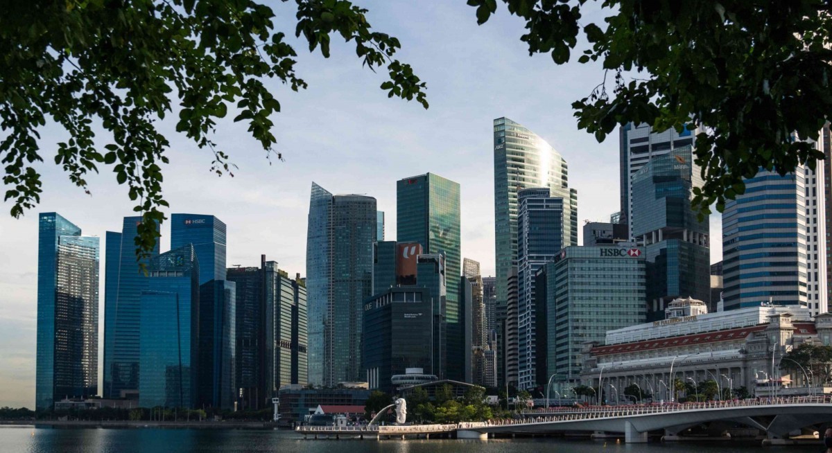 Singapore banks' weak risk-return clouds Greater China ambitions