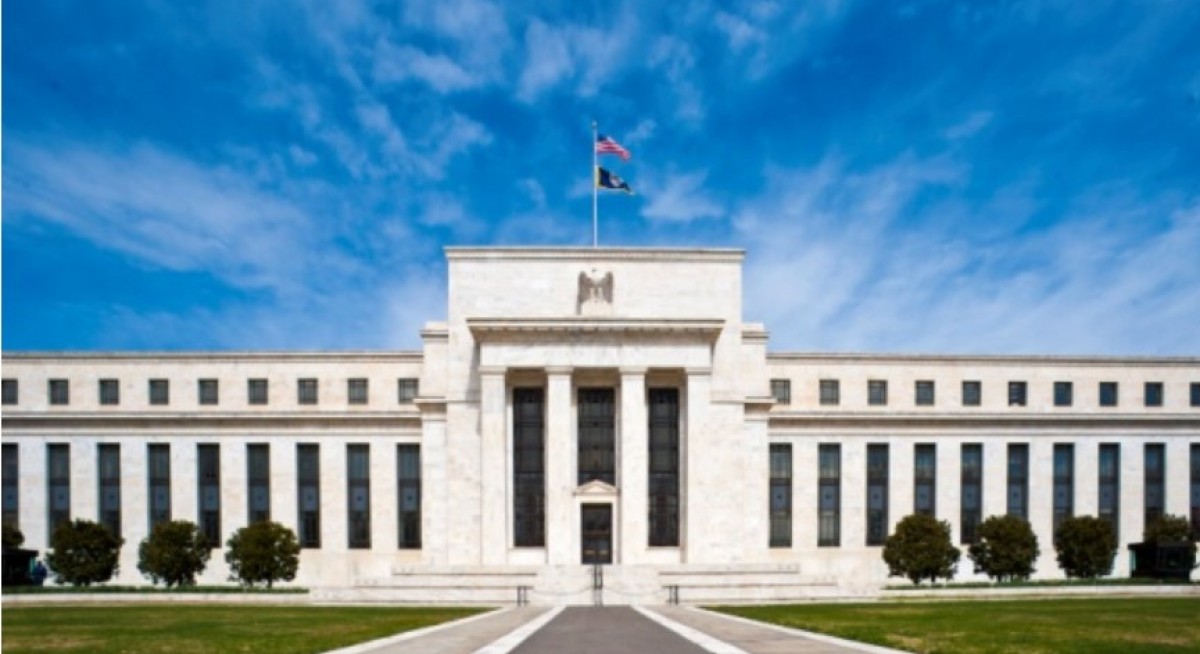 STI stabilises, HSI encounters temporary support ahead of Dec FOMC 