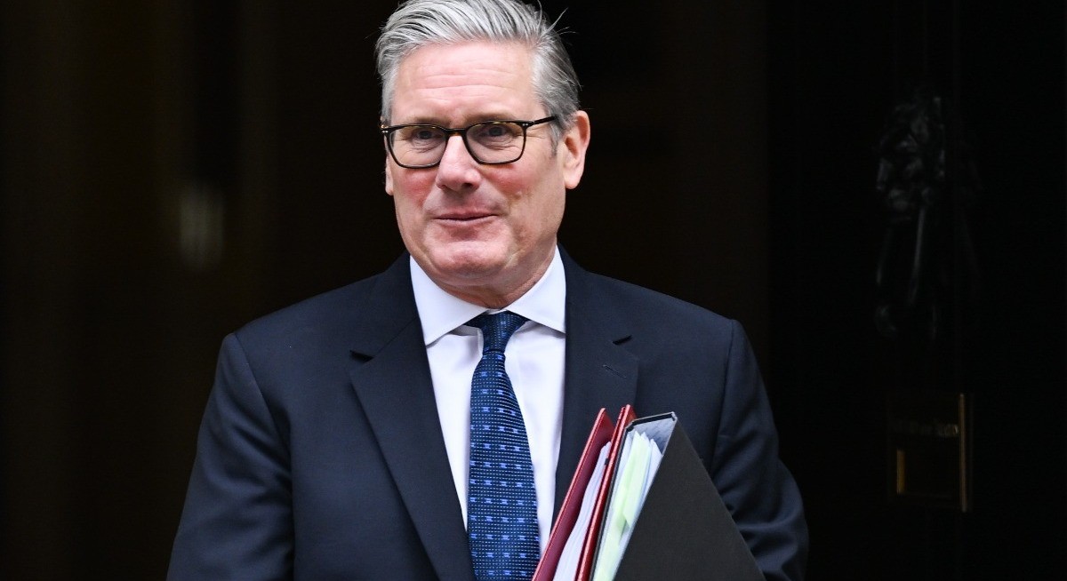 Starmer announces full ban on social media for UK’s under 16s