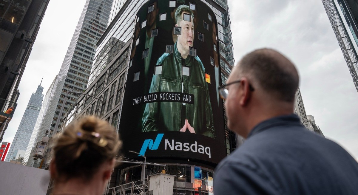 World’s 500 richest add record US$336 bil to wealth in one day