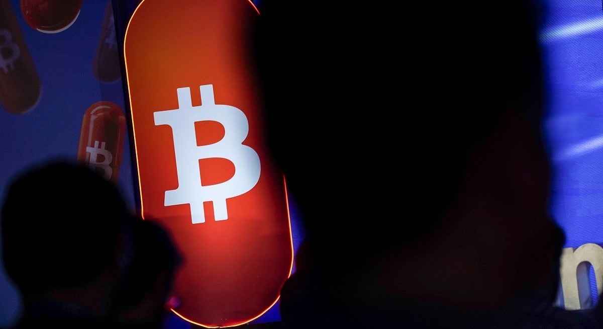 Bitcoin steadies in Asia after Standard Chartered warning