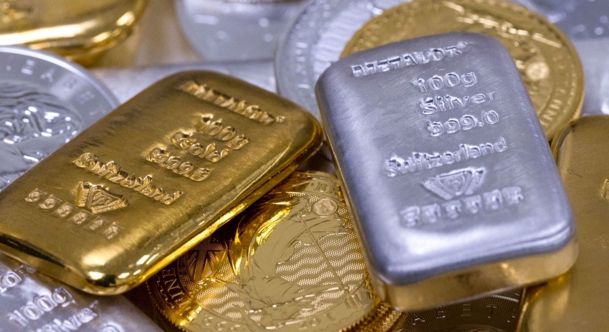 Silver wavers near record as ETF investors add fuel to rally