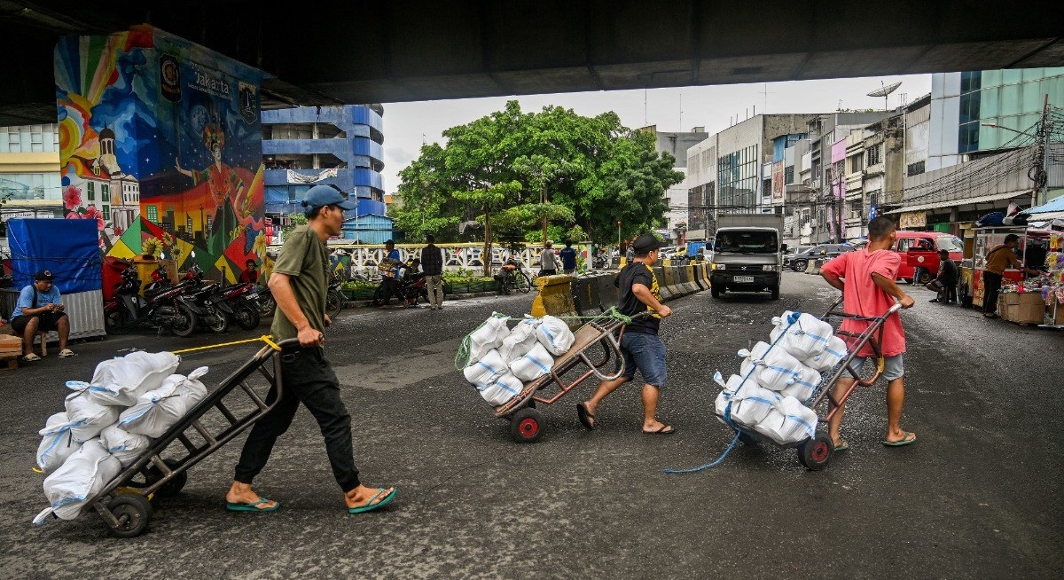 Protests, sluggish demand dampen Indonesia’s growth to 5%