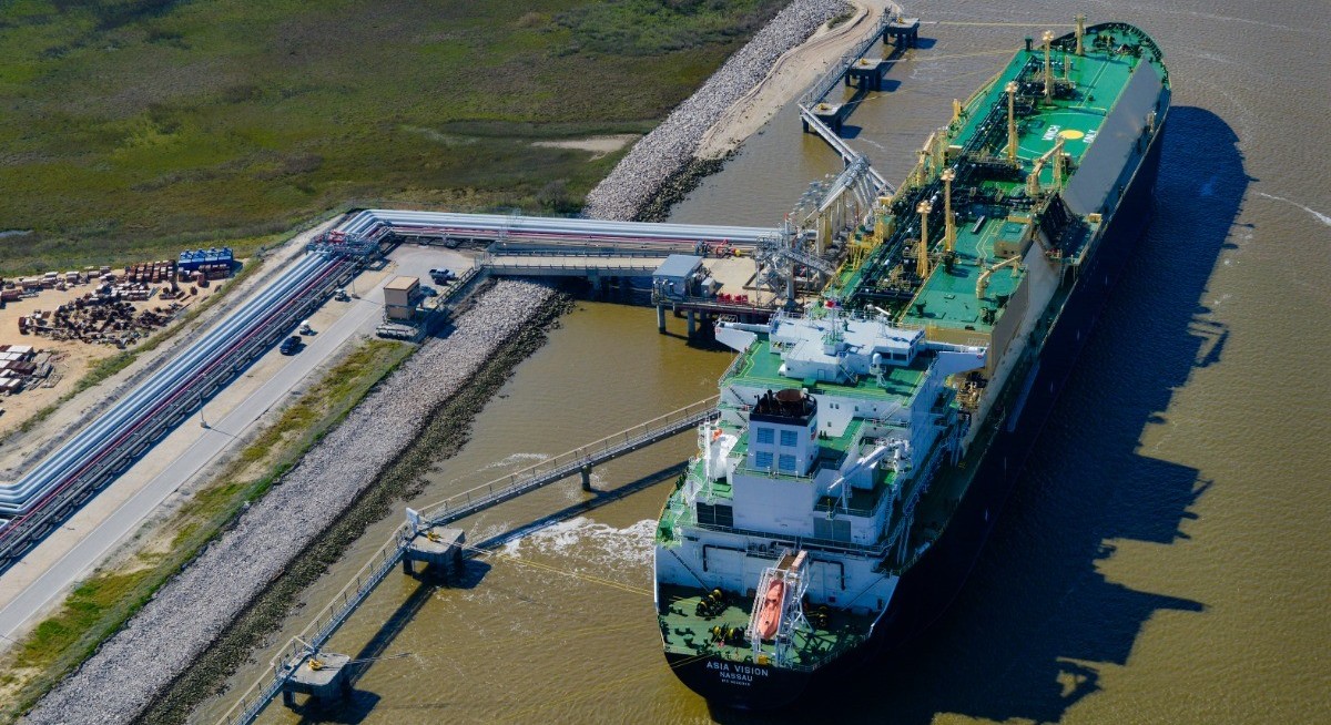 LNG freight rates extend rally on strong North American exports