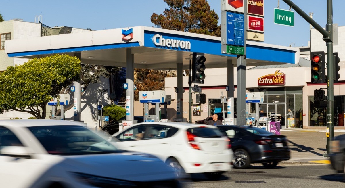 Chevron, oil stocks rally as Trump says US to run Venezuela