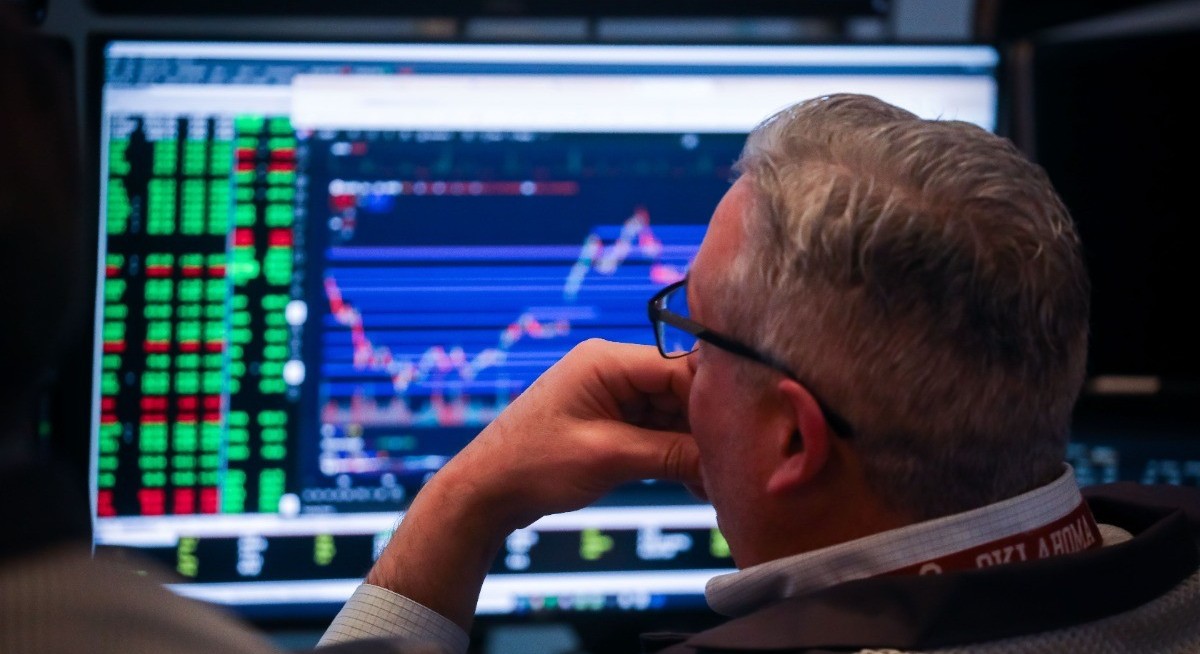 Hedge funds turn chaos into cash for best gains in 16 years