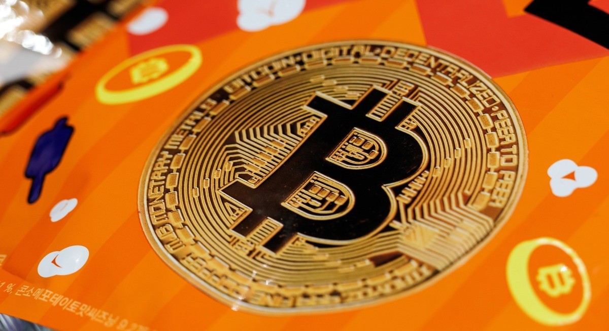 Bitcoin slides with risk assets as Trump’s Iran ultimatum looms