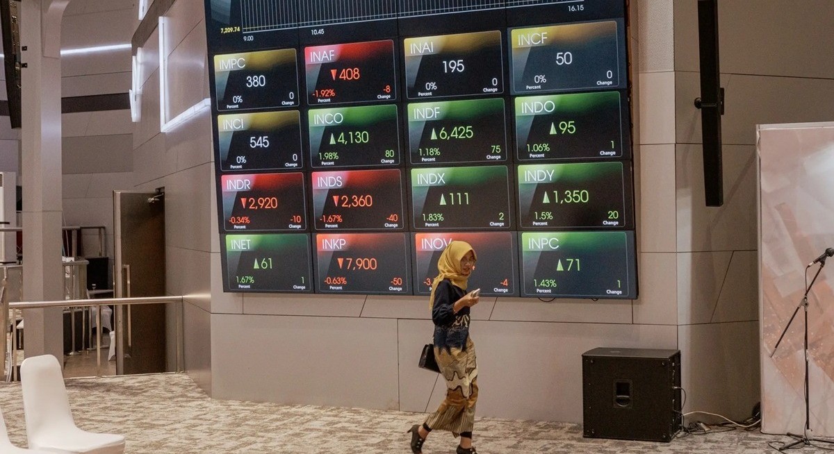 Foreigners sell Indonesian stocks on caution before MSCI review