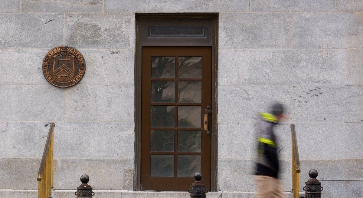 Treasuries decline on news Chinese banks asked to limit US bonds