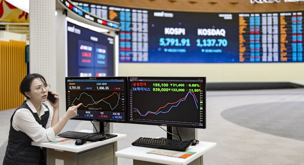 Panic sweeps Korean stocks in biggest one-day crash on record