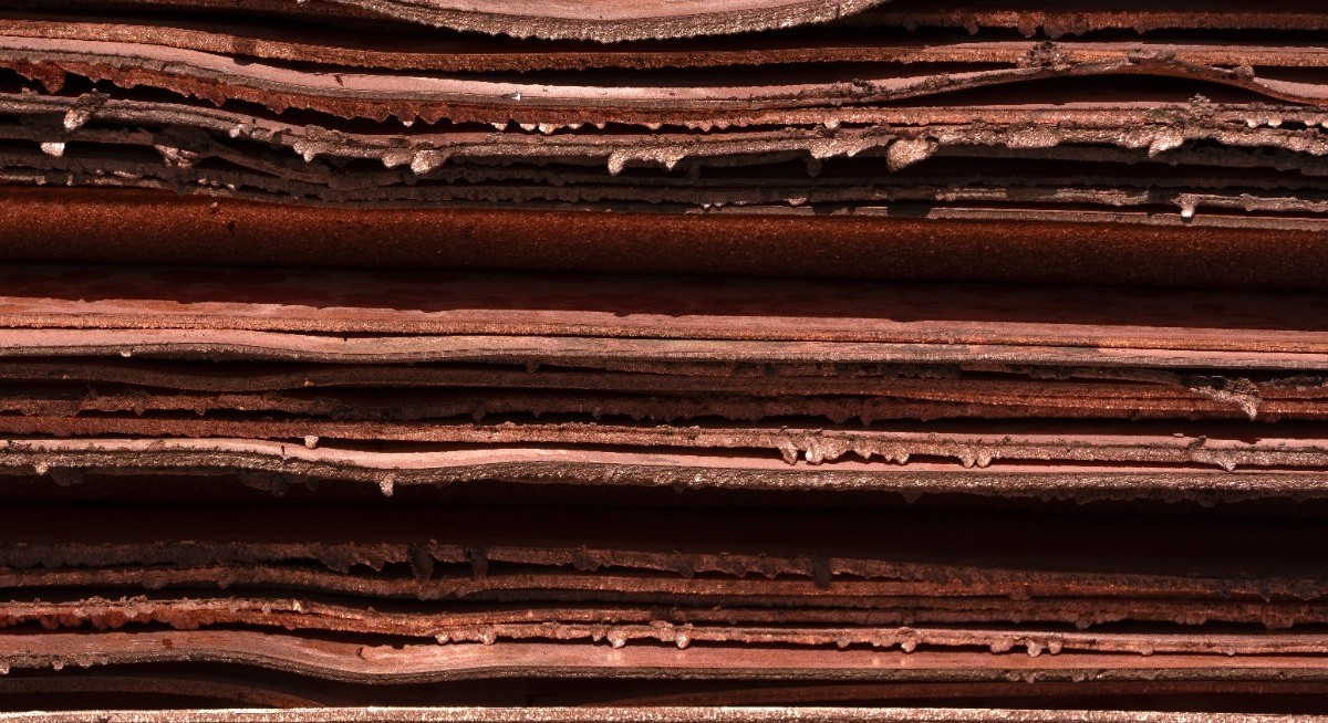 Copper shrugs off Middle East uncertainty to eye record high