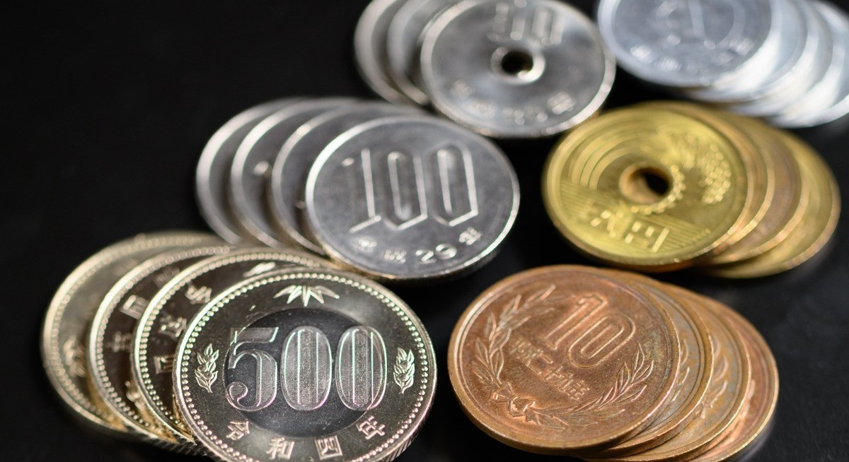 Yen briefly jumps in Asia trade, putting investors on high alert