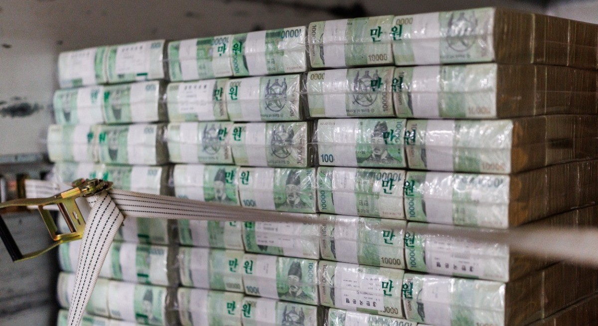 Asia’s beaten-up currencies gain traction after defensive moves