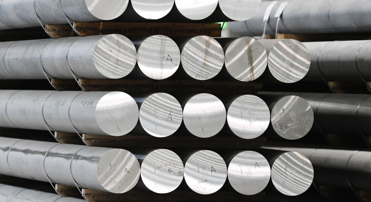Aluminium leads tumble in metals as tech selloff fuels bear mood