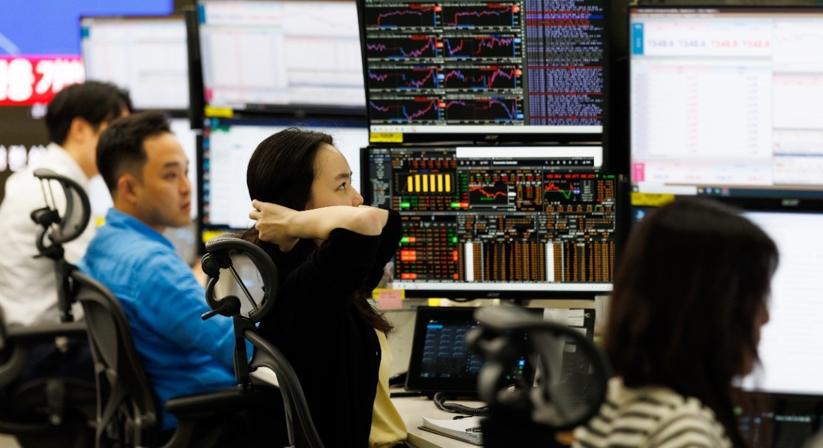 Unease over Korea leveraged ETFs grows as lawmakers demand fix