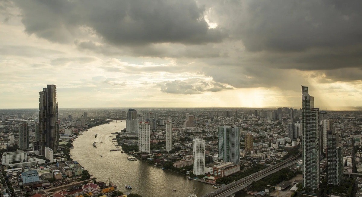 Thailand holds key rate, lifts growth outlook on AI exports