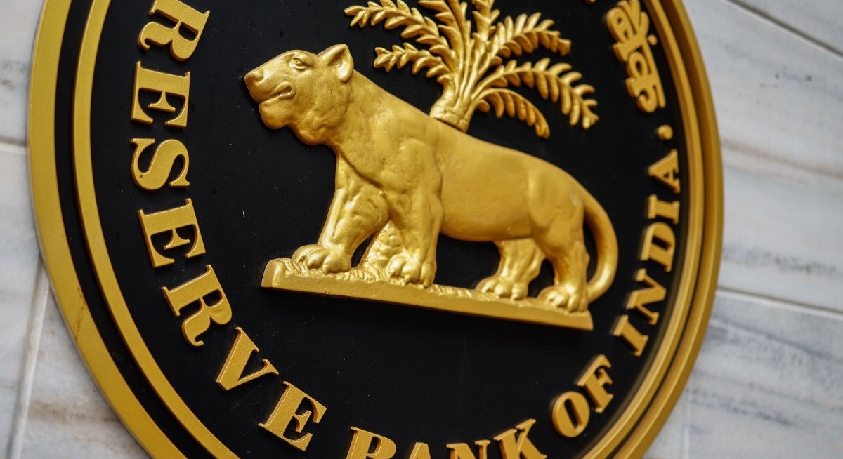 RBI’s short dollar book surges past US$200 bil on forex plan