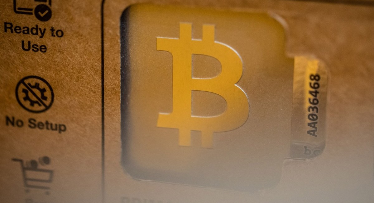 Bitcoin hovers around the US$20,000 level after a volatile weekend
