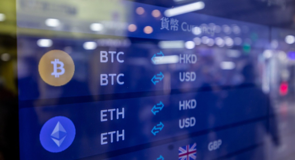 Bitcoin mining daily revenue hits record as token's price surges