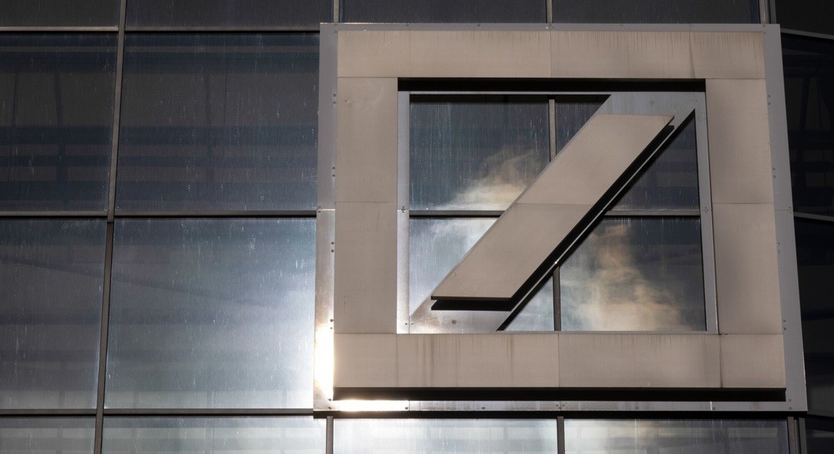 Deutsche Bank beats on trading in boost ahead of new plan