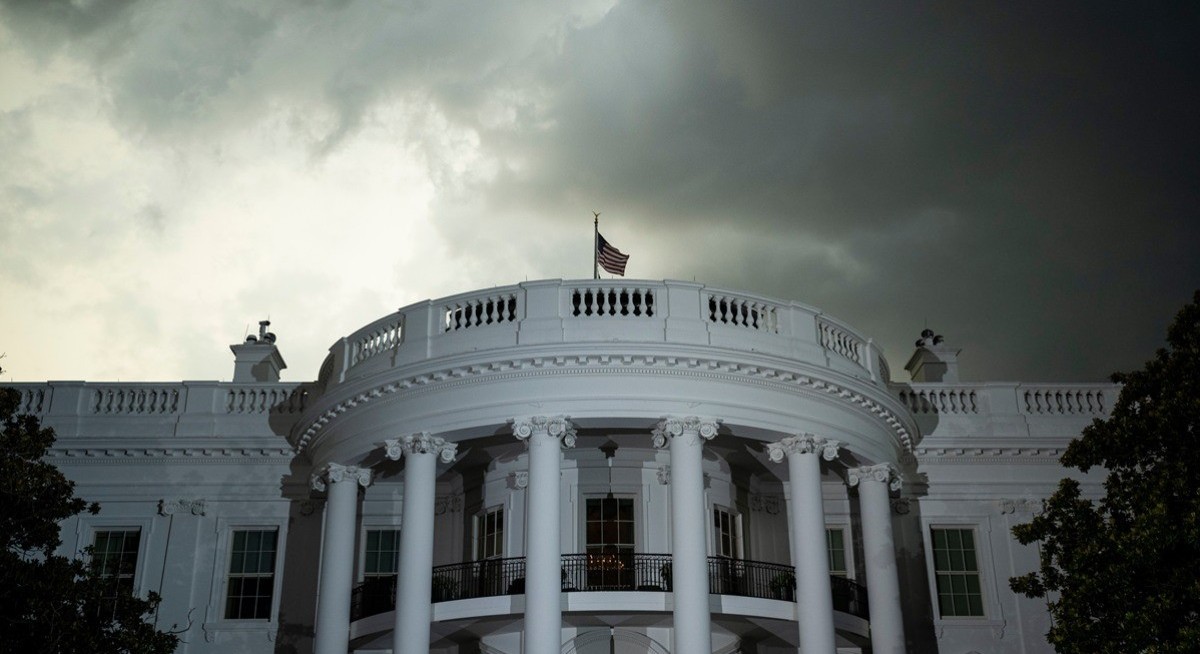 Armed man stormed a White House press dinner checkpoint
