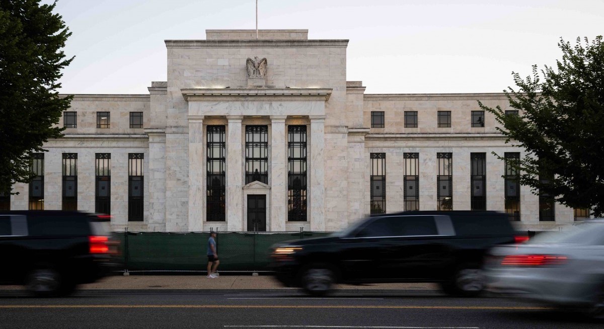 Fed minutes show majority of FOMC saw inflation as greater risk