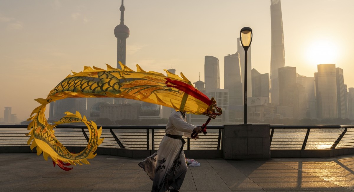 China’s GDP seen outpacing target, easing stimulus pressure