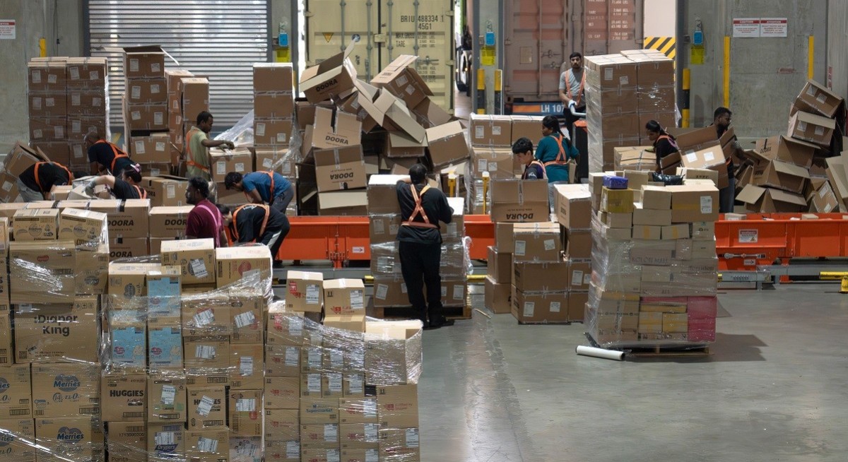 Sea sales top estimates as online shoppers keep spending