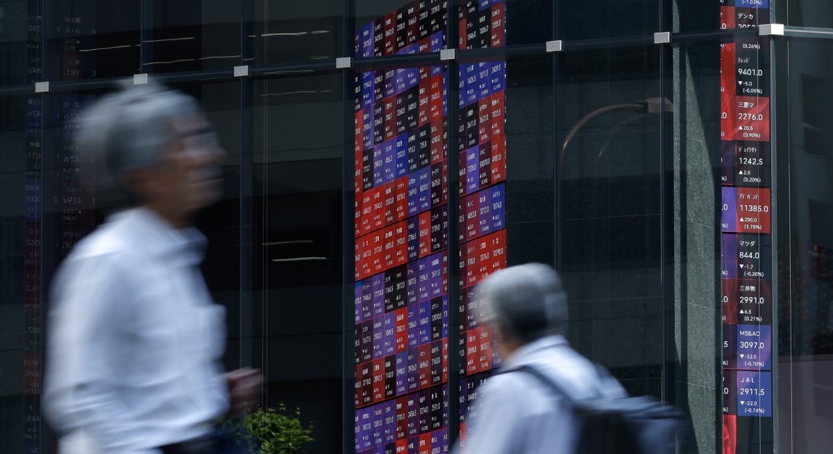 Asian stocks extend gains on Fed rate-cut bets