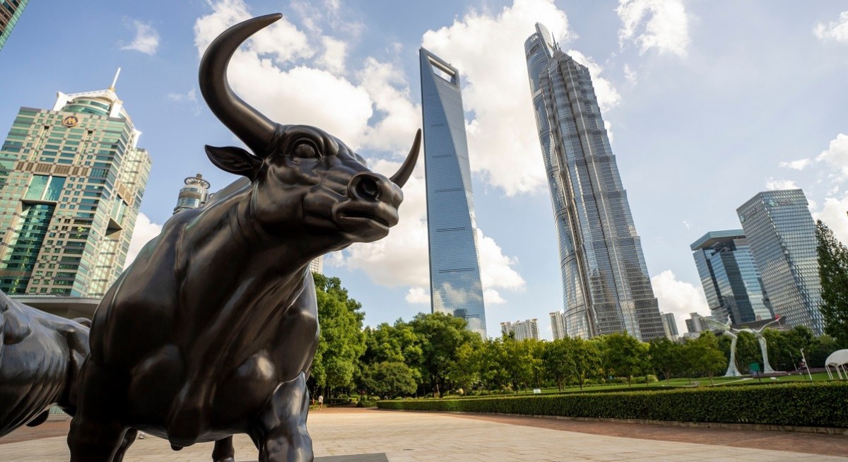 China's wealthy investors rush into liquidity-driven stock rally