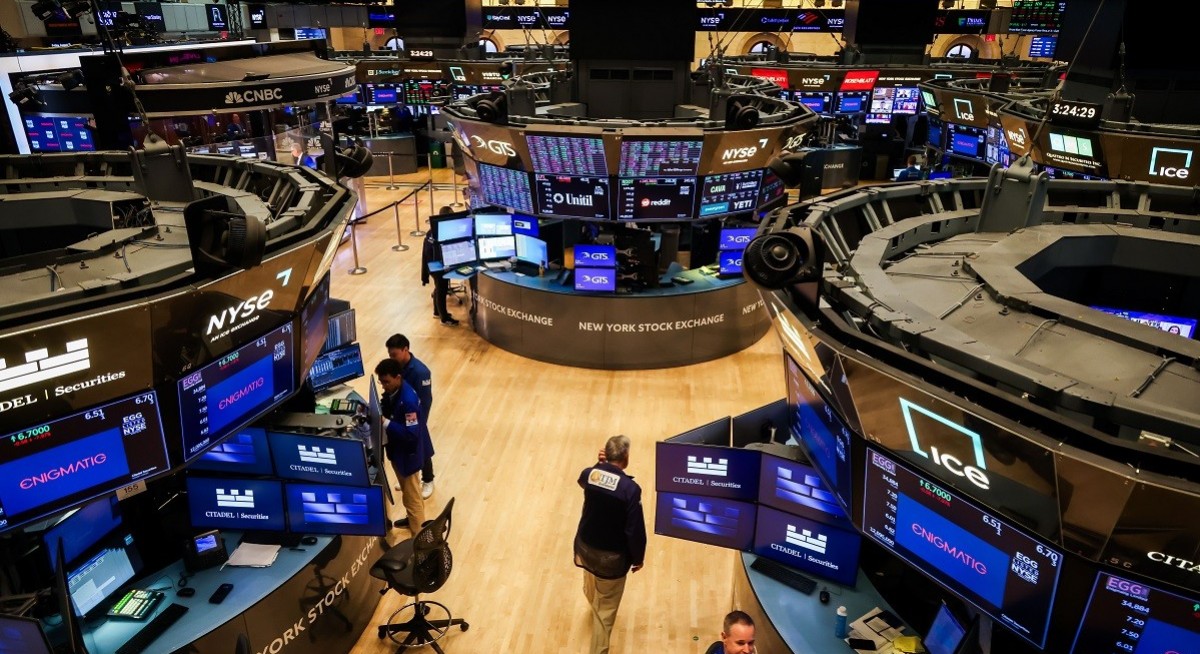 Stocks join bonds lower as Fed brings no fireworks