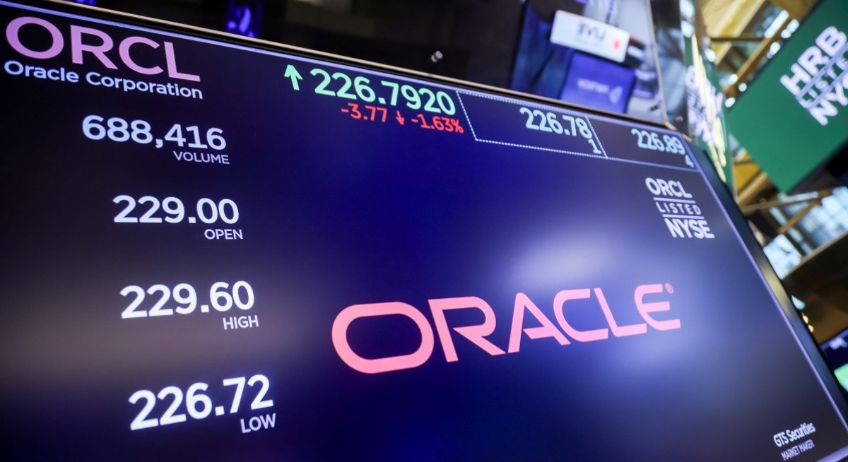 Oracle sparks bubble talk with stock price in dot-com territory