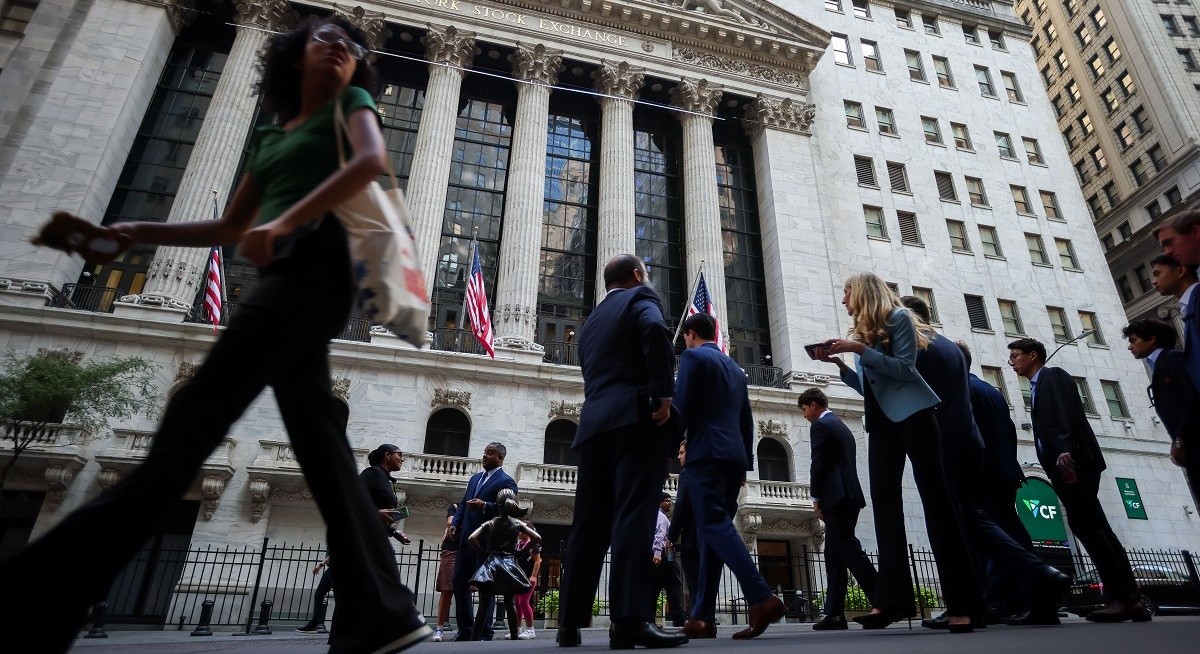 Investors turn to derivatives for US corporate bonds as issuers can't keep up