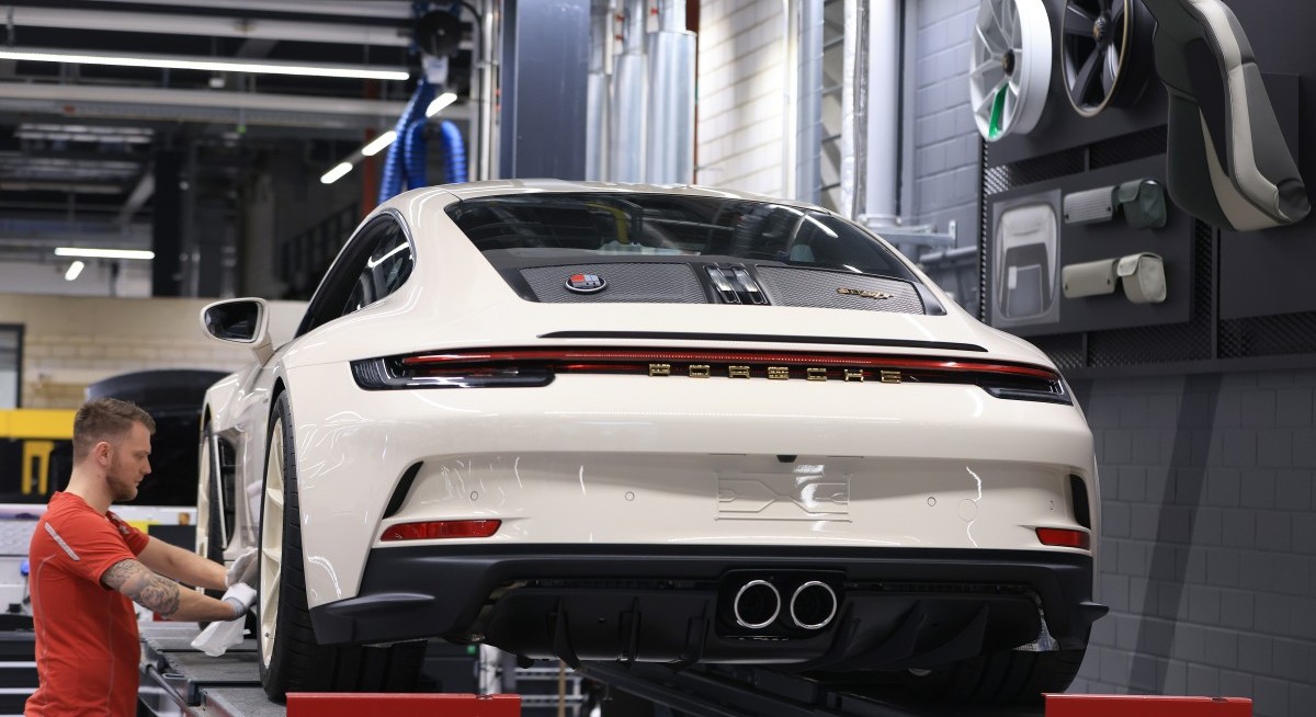 US lowers tariffs on EU autos to 15%, cementing trade deal terms