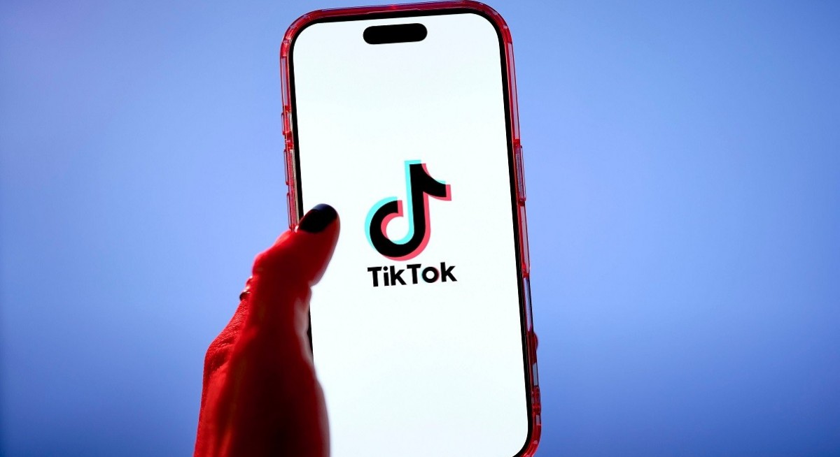 Trump signs TikTok order with US app valued at US$14 bil
